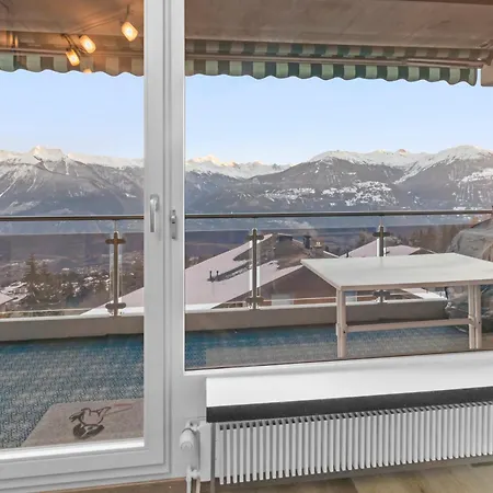 Avec Vue Epoustouflante Sur Les Montagnes